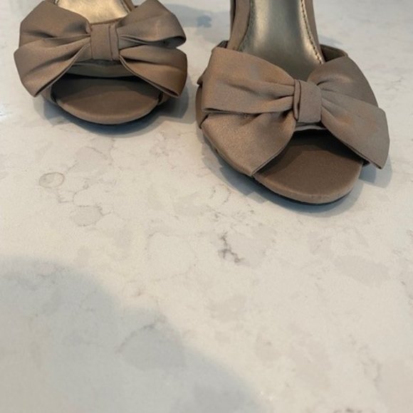 Alfred Sung Satin Heels - Picture 4 of 6